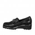 Zapato cerrado para mujer con elasticos, cadena y plantilla extraible en piel negra cuña 4 - Tallas disponibles:  32, 34, 43, 45