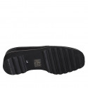 Scarpa accollata da donna con elastici, catena e plantare estraibile in pelle nera zeppa 4 - Misure disponibili: 43