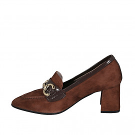 Mocasin à bout pointu pour femmes avec accessoire en daim cognac et cuir verni marron talon 6 - Pointures disponibles:  42, 43, 44 2