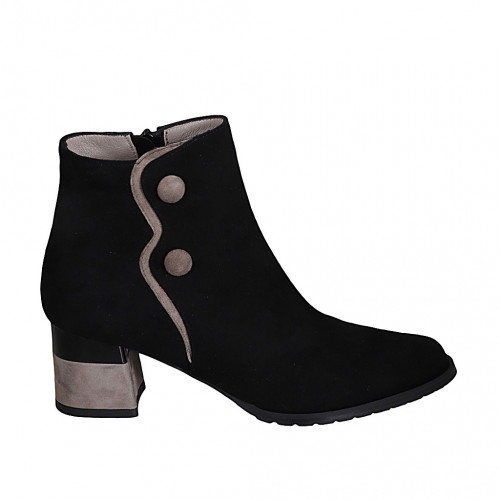 Woman's pointy ankle boot with zipper...