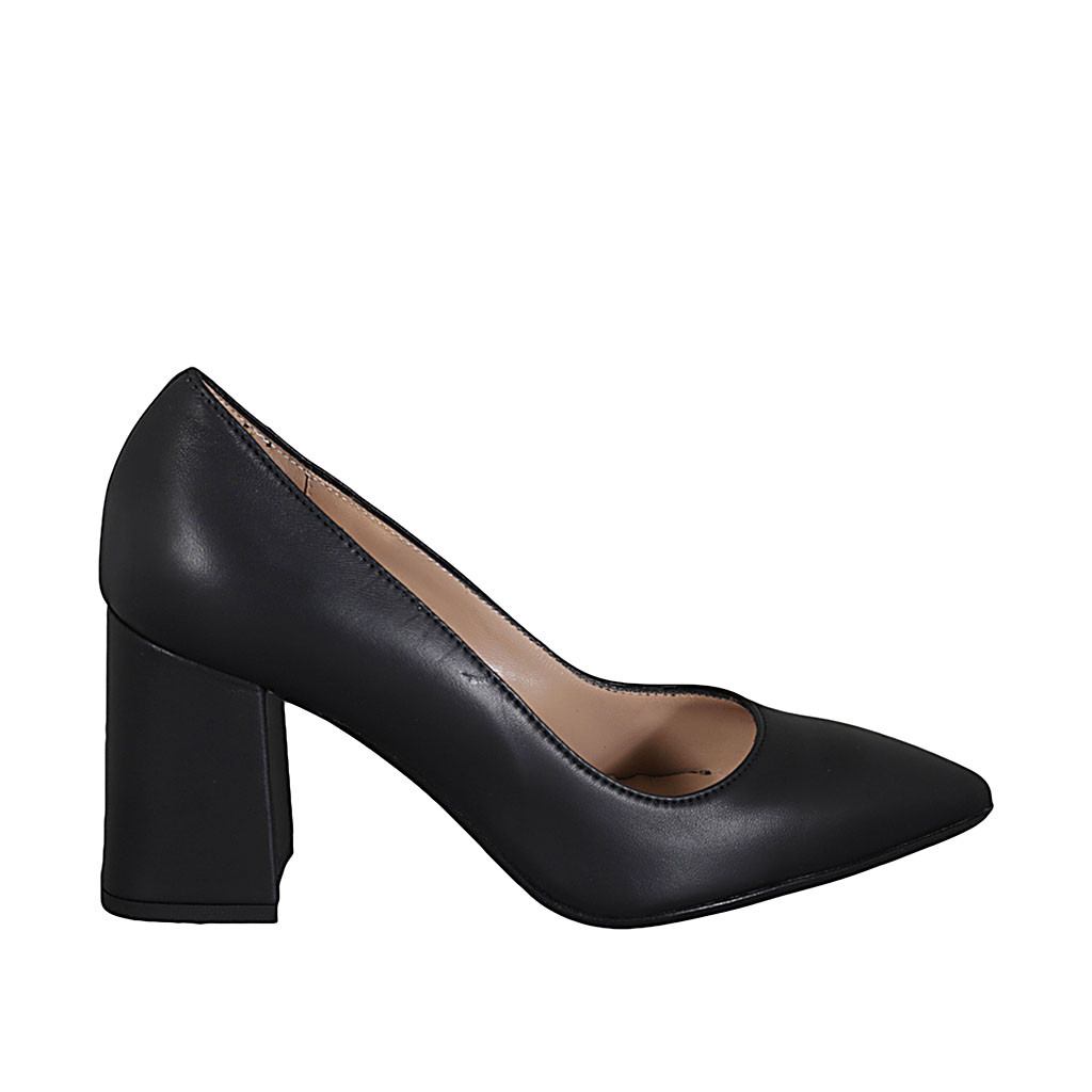 Woman's pointy pump in black leather block heel 7
