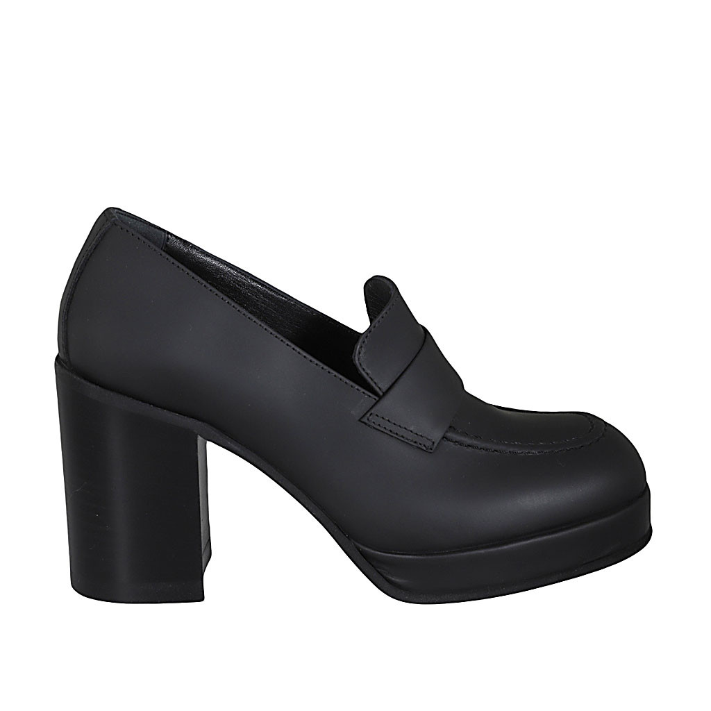 Woman s loafer in matt black leather with platform heel 9