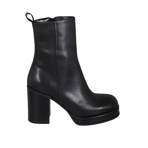 Woman's ankle boot with zipper and platform in black leather with heel 9 - Available sizes:  42