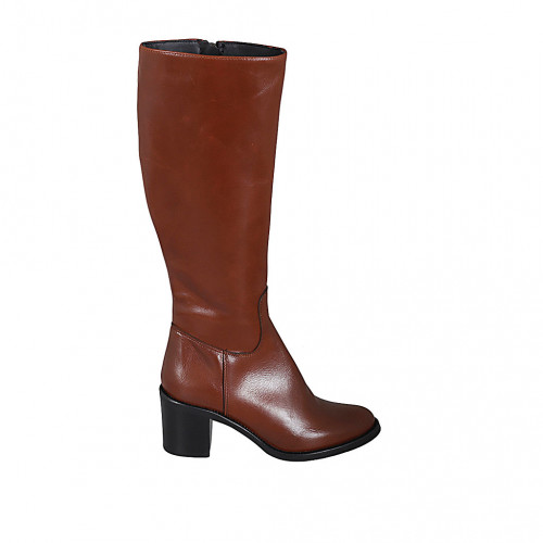 Woman's boot in tan brown leather...