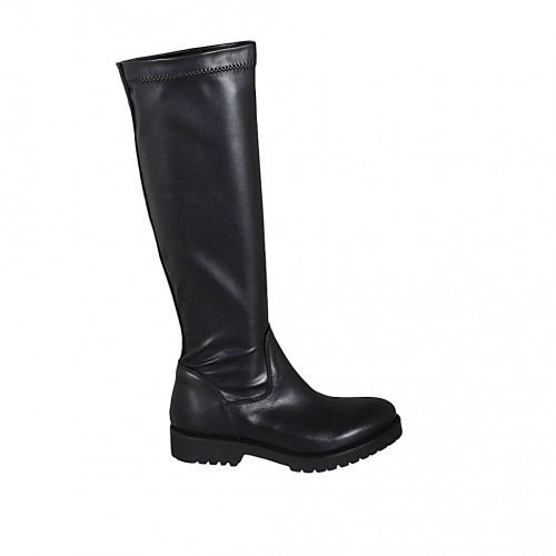 Woman's boot in black leather and...