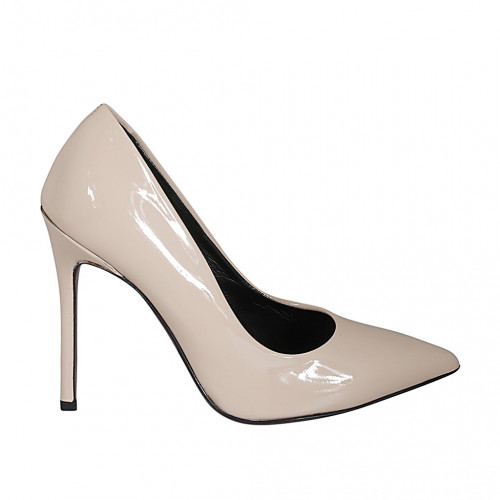 ﻿Woman's pointy pump in nude patent...