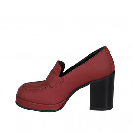 Woman's loafer in matt red... 2