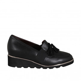 Woman's mocassin with tassels, elastic bands and removable insole in black leather wedge heel 4 - Available sizes: 31
