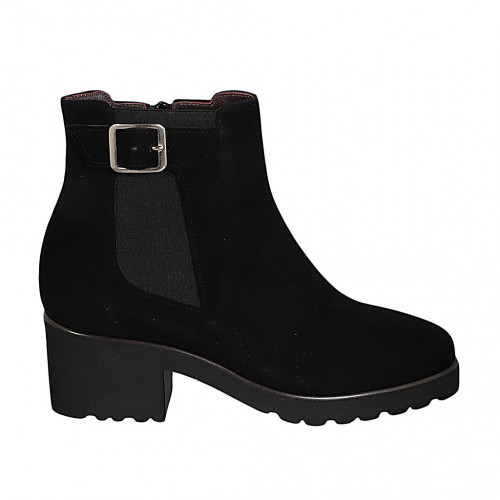 Woman's ankle boot with removable...