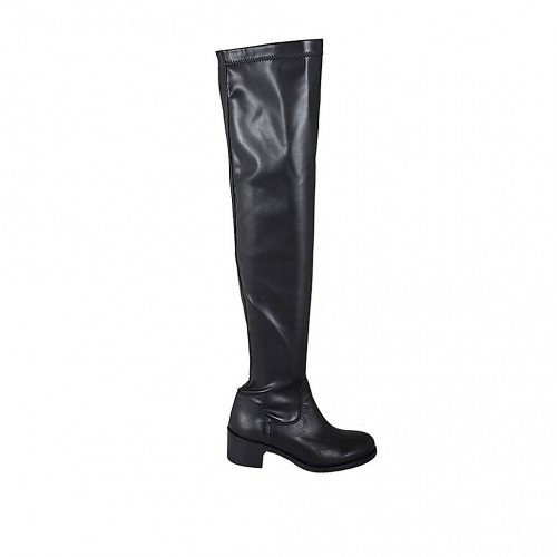 Woman's thighhigh boot in black...