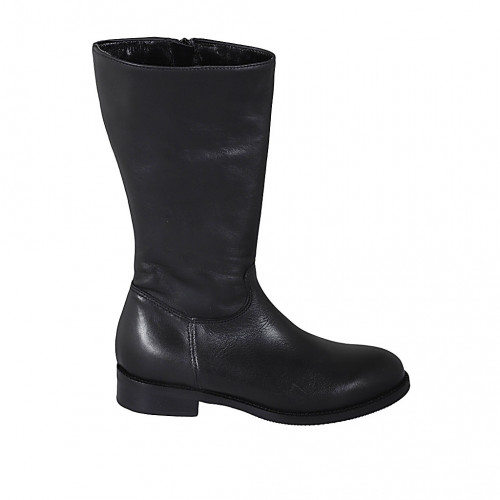 Woman's low boot in black leather...