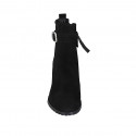 Stivaletto da donna con cerniera e fibbia in camoscio nero tacco 7 - Misure disponibili: 42, 43