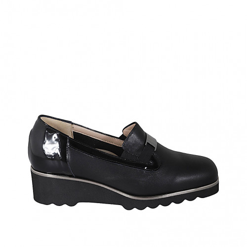 Woman's mocassin with accessory, elastic bands and removable insole in black patent leather and leather wedge heel 4 - Available sizes:  34, 45, 46