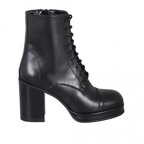Woman's laced ankle boot with zipper,...