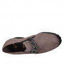 Mocasín para mujer con cadena, elasticos y plantilla extraible en gamuza gris pardo tacon 5 - Tallas disponibles:  42