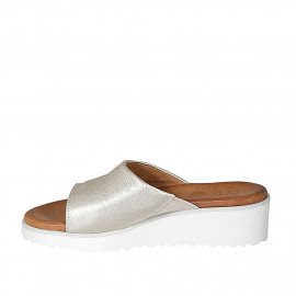 Mule pour femmes en cuir lamé platine talon compensé 4 - Pointures disponibles:  43 2