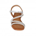 Sandalo da donna in pelle laminata argento con cinturino e strass tacco 2 - Misure disponibili: 33