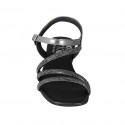 Sandalia con cinturon y estrás para mujer en piel laminada gris acero tacon 2 - Tallas disponibles:  32, 33, 34, 42, 43