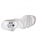 Sandalo da donna in pelle laminata argento con cinturino e strass tacco 4 - Misure disponibili: 33, 42, 43