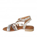 Sandalo da donna con cinturini in pelle laminata platino e argento tacco 2 - Misure disponibili: 32