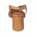 Sandalo da donna con listini in pelle color cuoio tacco 7 - Misure disponibili: 42