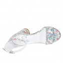 Zapato abierto para mujer con cinturon en piel blanca imprimida multicolor tacon 7 - Tallas disponibles:  32, 33, 34