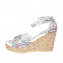 Chaussure ouverte pour femmes avec courroie et plateforme en cuir argent imprimé multicouleur talon compensé 9 - Pointures disponibles:  32, 34