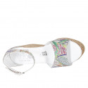 Zapato abierto para mujer con cinturon y plataforma en piel plateada imprimida multicolor cuña 9 - Tallas disponibles:  32, 34