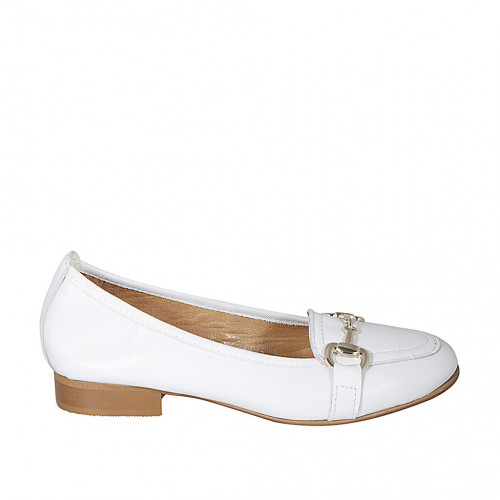 Woman's mocassin in white leather...