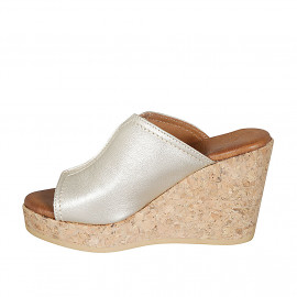 Mule pour femmes en cuir lamé platine avec plateforme et talon compensé 9 - Pointures disponibles:  42 2