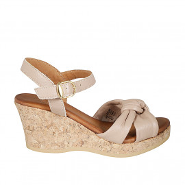 Sandalia para mujer con cinturon, plataforma y nudo en piel rosa claro cuña 7 - Tallas disponibles:  43