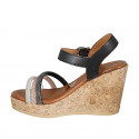 Sandalo da donna con cinturino, plateau e strass argento, rame e acciaio in pelle nera zeppa 9 - Misure disponibili: 42
