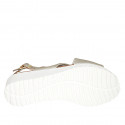 Sandale pour femmes en cuir imprimé lamé platine talon compensé 4 - Pointures disponibles:  43