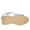 Sandalo da donna in pelle laminata argento e stampata mosaico con cinturino e plateau zeppa 7 - Misure disponibili: 42, 43, 44, 45