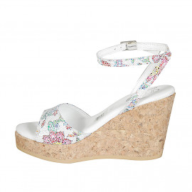 Sandalia para mujer en piel blanca imprimida multicolor mosaico con cinturon, plataforma y cuña 9 - Tallas disponibles:  42 2