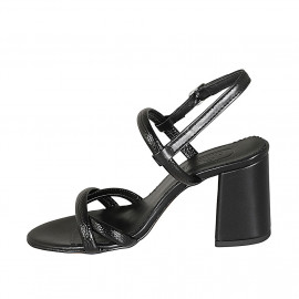Woman's sandal in black... 2
