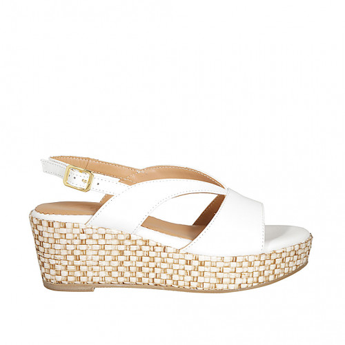 Woman's platform sandal in white...