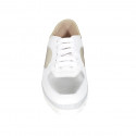 Scarpa stringata da donna in pelle bianca, laminata platino e argento zeppa 2 - Misure disponibili: 44