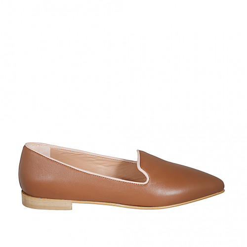 Woman's pointy loafer in cognac brown leather with heel 2 - Available sizes:  42, 43, 44