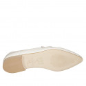 Mocasino a punta para mujer con accesorio en piel blanca tacon 2 - Tallas disponibles:  43, 46
