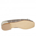 Scarpa aperta in punta con fiocco in pelle laminata platino e tessuto intrecciato multicolor tacco 2 - Misure disponibili: 33, 34, 43, 44, 45, 46