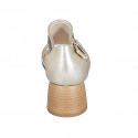 Scarpa aperta in punta con fibbia in pelle laminata platino e tessuto intrecciato multicolor tacco 5 - Misure disponibili: 42, 43, 44, 45, 46