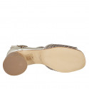 Scarpa aperta in punta con fibbia in pelle laminata platino e tessuto intrecciato multicolor tacco 5 - Misure disponibili: 42, 43, 44, 45, 46