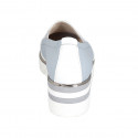 Mocasín para mujer con elastico en piel azul claro y perforada blanca cuña 4 - Tallas disponibles:  46