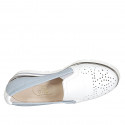 Mocasín para mujer con elastico en piel azul claro y perforada blanca cuña 4 - Tallas disponibles:  46