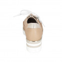Scarpa stringata con cerniera in pelle beige e pelle stampata laminata platino zeppa 4 - Misure disponibili: 42, 43, 44