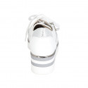 Scarpa stringata con cerniera in pelle bianca e pelle stampata laminata argento zeppa 4 - Misure disponibili: 42, 45, 46