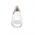 Scarpa stringata con cerniera in pelle bianca e pelle stampata laminata argento zeppa 4 - Misure disponibili: 42