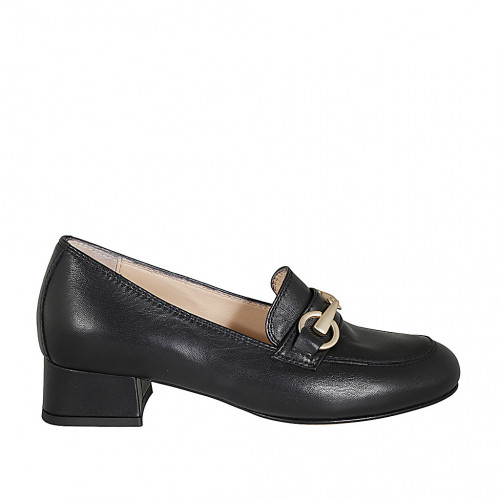 Woman's mocassin in black leather...