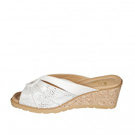 Mule pour femmes en cuir blanc et daim blanc avec pois argent imprimé talon compensé 6 - Pointures disponibles:  42, 43 2